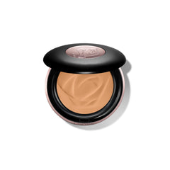 Lancôme Teint Idole Ultra Wear powder pore blur for a softer, long-lasting complexion.