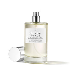 Le Monde Gourmand Citron Glacé spray on hair delivers a light citrus aroma.