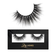 Lilly Lashes 3D Mink Venice closeup reveals voluminous, handcrafted lashes.