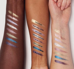 MAC Dazzleshadow Eye Shadow Stick Haku Haze on eyelid showcases silver-lilac glow for daily use.