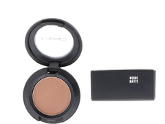 MAC Eyeshadow Wedge compact shows a velvety matte finish for precise lid definition.