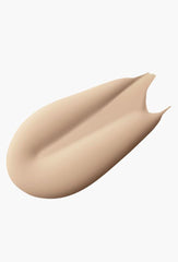 MAC Fond de Teint Sérum Radiance – finition lumineuse pour teint homogène et vivant.