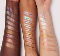 Applying on the cheek reveals a subtle, refined gleam