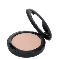 MAC Studio Fix NW20 texture-swatch—fine, non-caking formula for a natural complexion.