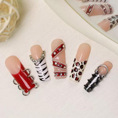 Maigitur nails packaging includes file, glue, and accessories.