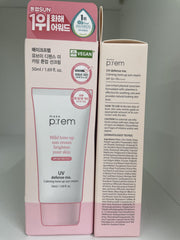 MAKE P:REM UV Defense Me texture closeup reveals a smooth, satin-like skin feel.