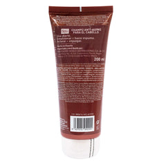 Martiderm anti hair-loss shampoo application close-up suggests easy daily use.