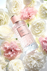 Mast Perfume Rome Paradox bottle pour highlights bright citrus and warm aroma.