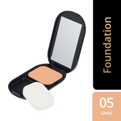 Max Factor FaceFinity powder compact texture close-up reveals creamy, blendable coverage.