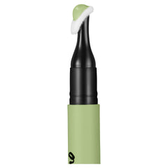 Maybelline Master Camo green cushioned applicator tip enables precise blending.