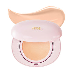 MILKTOUCH Cushion Foundation dans sa boîte compact prête pour les retouches en déplacement.
