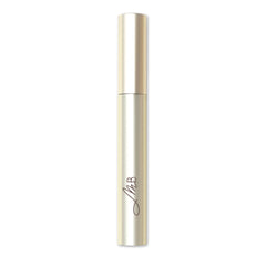 Monika Blunder Beauty Architect Eyes wand close-up highlights smooth application and comfortable reapplication.