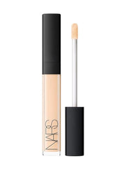 NARS Radiant Creamy Concealer Nougatine dans le flacon, application fluide et précise.