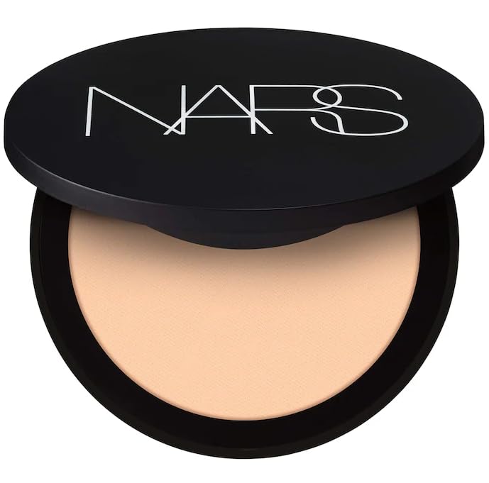 NARS Soft Matte Advanced Perfecting Powder compact delivers a velvety matte finish for all-day wear