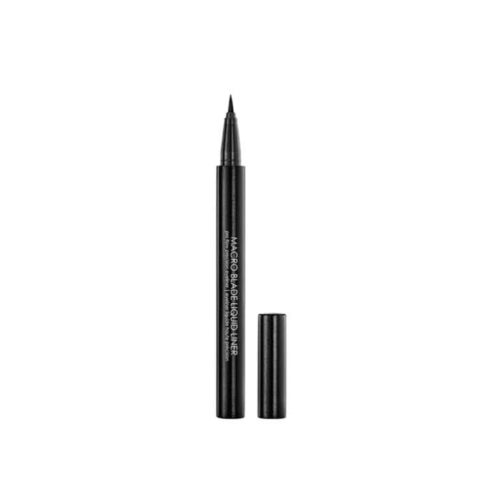 Natasha Denona Macro Blade eyeliner tip close-up for ultra-precise, clean lines.