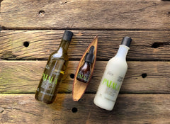 Natura Patauá Strengthening Shampoo Ekos applying on damp hair spreads evenly.