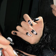 Neuql Bow nails packaging highlights a gift-ready presentation and organized storage.