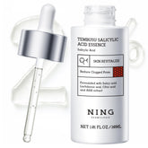 NING DERMOLOGIE 2% salicylic acid serum bottle pour for refined pores
