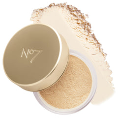 No7 Pro Artist Loose Setting Powder blur helps refine the complexion.