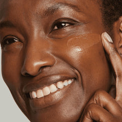 No7 serum pump close-up illustrating easy, mess-free application.