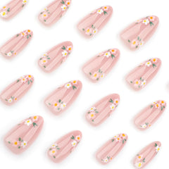 OHWODA daisy flower design nails for stylish spring and summer looks.