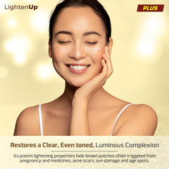 Close-up of OMIC Lighten-Up Plus gel texture showing quick absorption for night use.