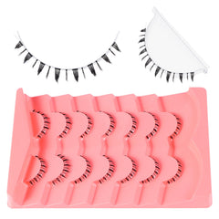 Outopen lower lashes show an invisible strip for seamless wear.