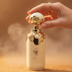 Paris Corner Miel Vanille ivory bottle with gold accents conveys refined sophistication.