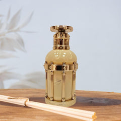 Paris Corner Reham Vanilla Mood spray action captures effortless application for long-lasting aroma.