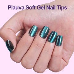 Plauva 3D cat eye design adds depth and sparkle to nails.