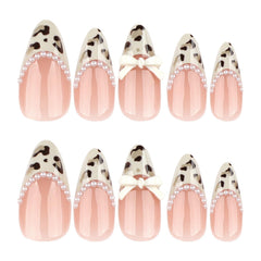 Posyofet jelly adhesive glue secures nails quickly and cleanly.