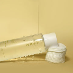 PRETTYSKIN snail mucin filtrate boosts moisture retention for hydrated skin.