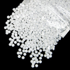 Qiipii 3000-pack 4mm white resin rhinestones for bulk crafting and nails.