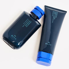 R+Co BLEU shampoo lather forming rich foam on hair.