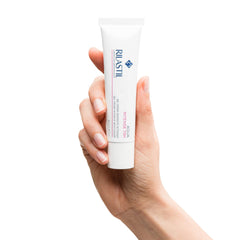 Rilastil Aqua Intense packaging highlights compact 40ml size for travel.