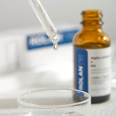 ROLANYIN Alpha Arbutin Serum application on skin shows lightweight hydration.