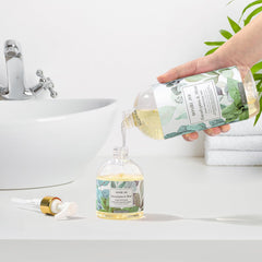 ROMIIE ZOI refill bottle close-up showing jojoba oil and vitamin B5 ingredients
