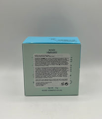 Rosee moisture-adsorption powder helps prevent skin dryness during wear.