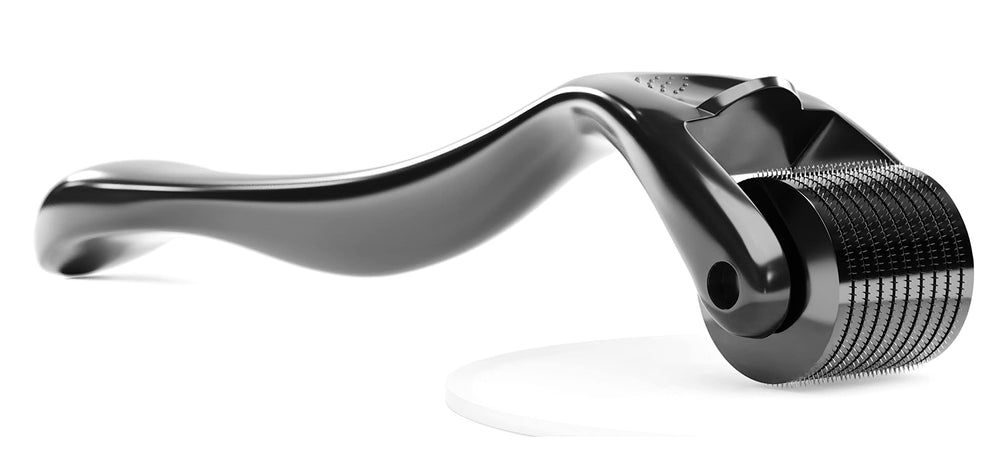 ROSELYNBOUTIQUE Derma Roller with 540 titanium microneedles for at-home facial care