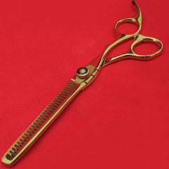 Saaqaans MSS-03 thinning shear in action for textured, natural-looking layers.