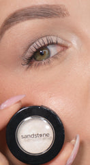 Sandstone Scandinavia Eyeshadow application brush demonstrates smooth blending on eyelids