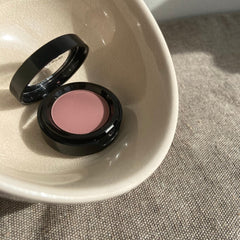 Sandstone Scandinavia Eyeshadow Pink Light Rose on-eye swatch with long-lasting color