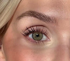 Sandstone Scandinavia Hypoallergenic Mascara on lashes delivering separation and length.