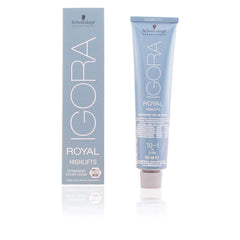 Applying Igora Highlifts on dry hair for precise shade and even development