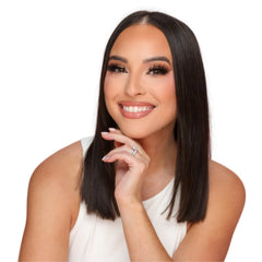 Shades by Shan setting spray Niacinamide supports skin comfort while sealing makeup.