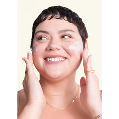 SHANI DARDEN hyaluronic acid moisturizer closeup highlighting hydration