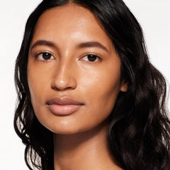 Shiseido RevitalEssence Skin Glow Foundation 410 Sunstone application for seamless blending