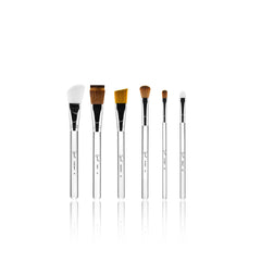 Sigma Beauty s02 spatula brush for smooth, even cream or gel application.