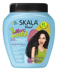 Curl-definition close-up of SKALA Mais Cachos 2-in-1 cream.