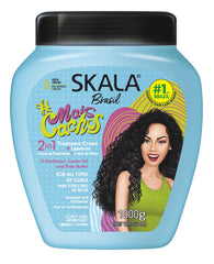 SKALA Expert Mais Cachos bottle and pour highlight easy dispensing for hydrating curls